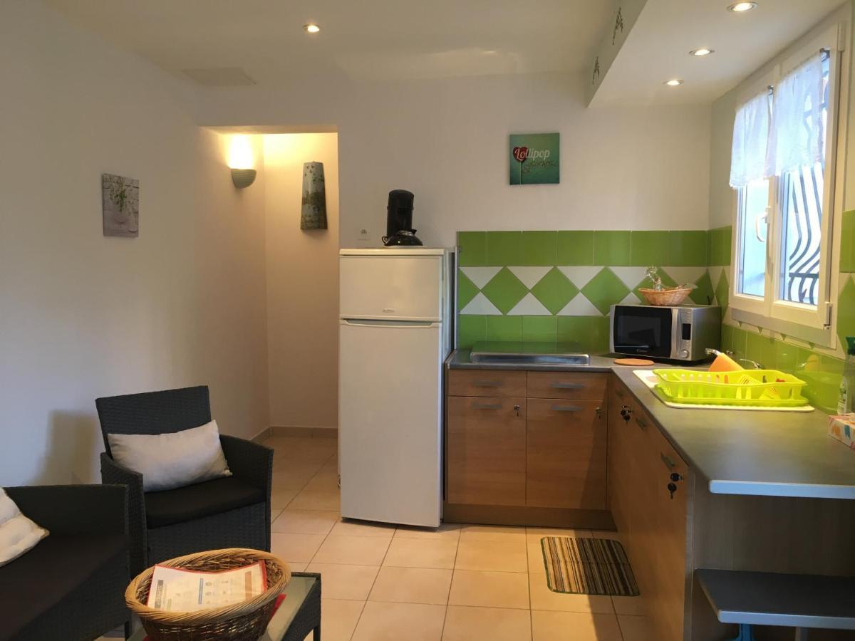 Les Chenes Chez Jo Et Aime Bed & Breakfast Regusse Exterior photo