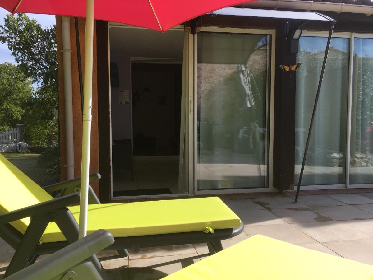 Les Chenes Chez Jo Et Aime Bed & Breakfast Regusse Exterior photo